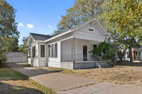 208 Summit St E, Schulenburg, TX 78956
