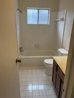 Bath - 4819 Roserock Ln, Spring, TX 77388 photo 3 of 3
