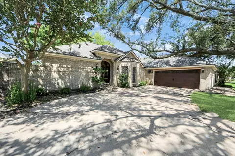 2310 Canterbury Ct, Deer Park, TX 77536