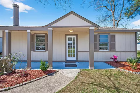 323 Lake Livingston Dr, Livingston, TX 77351