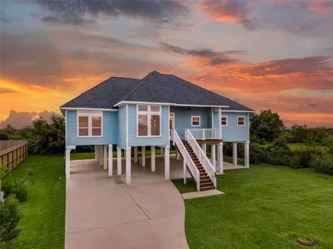 218 Debbie Ln, San Leon, TX 77539