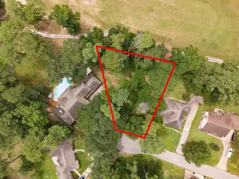 135 Jeb Stuart Ln, Conroe, TX 77302