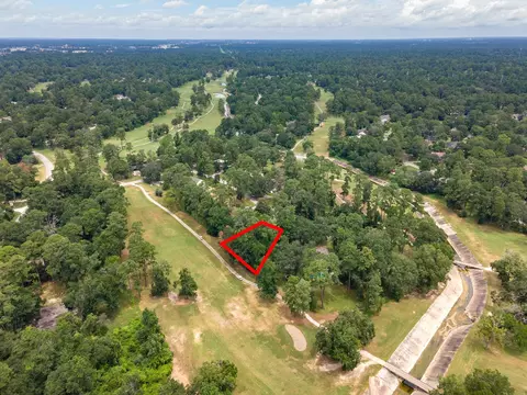 135 Jeb Stuart Ln, Conroe, TX 77302 photo 3