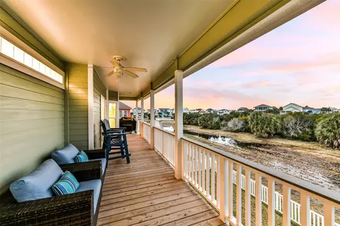 13602 Windlass Cir, Galveston, TX 77554