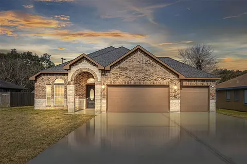710 Hackberry St, La Marque, TX 77568