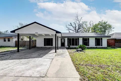 1934 Woodvine Dr, Houston, TX 77055