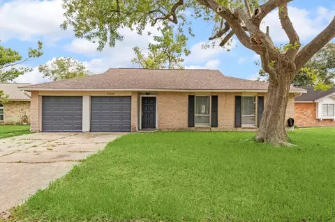 17618 Point Comfort Ln, Webster, TX 77598 photo 1