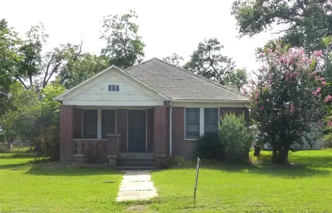 408 N Meyer St, Sealy, TX 77474