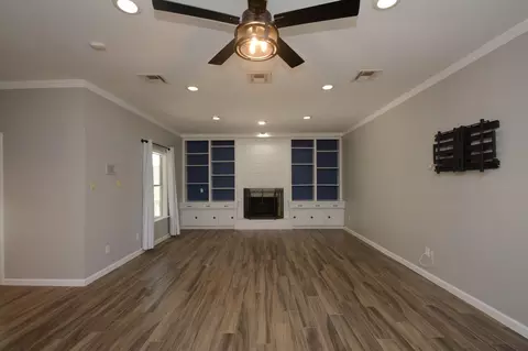 425 E Fair Harbor Ln, Houston, TX 77079