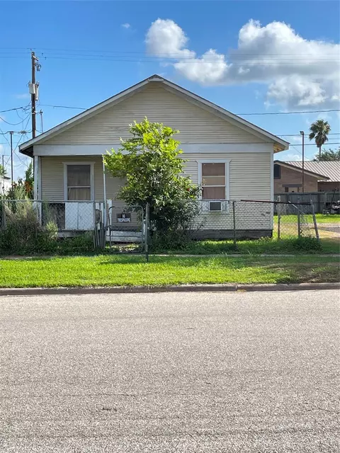 1022 W Broad St, Freeport, TX 77541