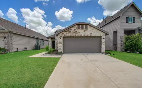 1112 Lilly Ln, Bellville, TX 77418