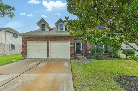 2413 Piney Woods Dr, Pearland, TX 77581