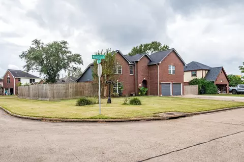 3401 Wood Fox Dr, Alvin, TX 77511