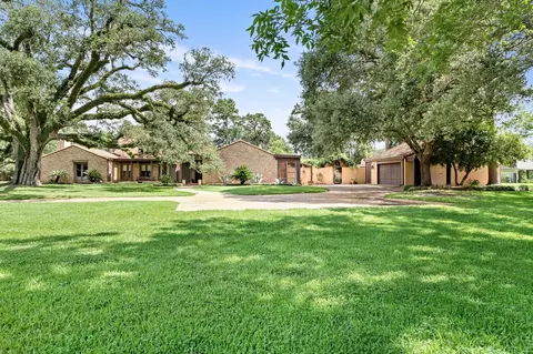 8220 Evangeline Ln, Beaumont, TX 77706