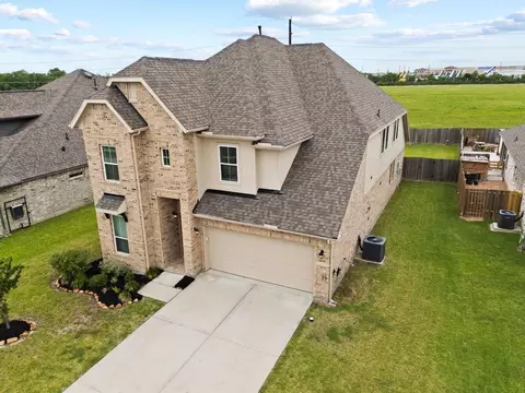 14031 Little River Dr, Baytown, TX 77523