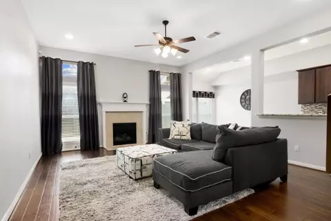 Living - 5026 Keith Rd, Pasadena, TX 77505 photo 1 of 4
