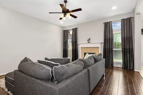 Living - 5026 Keith Rd, Pasadena, TX 77505 photo 2 of 4