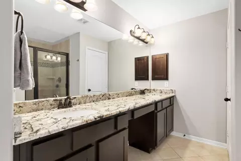 Bath - 5026 Keith Rd, Pasadena, TX 77505 photo 2 of 4