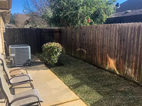 Exterior - 5026 Keith Rd, Pasadena, TX 77505 photo 6 of 8