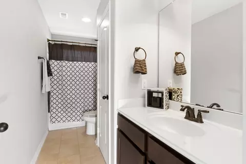 Bath - 5026 Keith Rd, Pasadena, TX 77505 photo 4 of 4