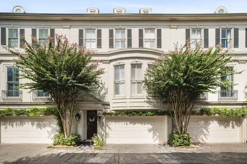 124 Oak Place Dr, Houston, TX 77006