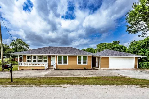280 Crestmont St, Point Blank, TX 77364