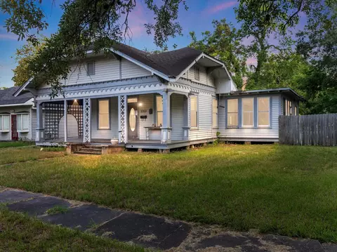 1313 6th St, Bay City, TX 77414