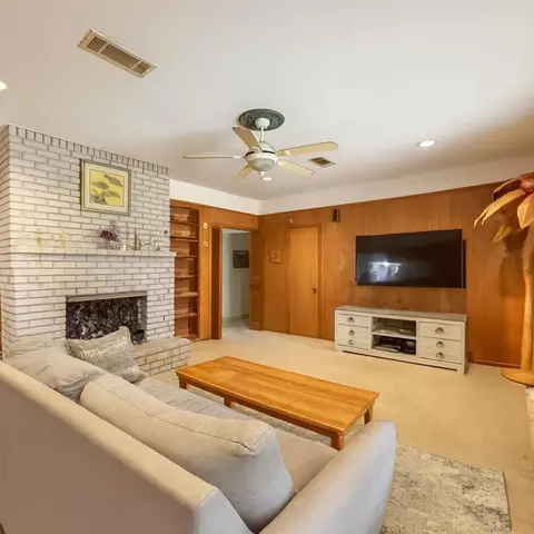 9722 Braesmont Dr, Houston, TX 77096
