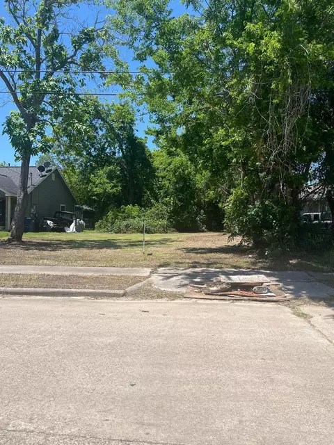 317 S Fulton St, Texas City, TX 77591