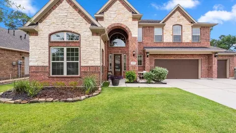 2077 Brookmont Dr, Conroe, TX 77301
