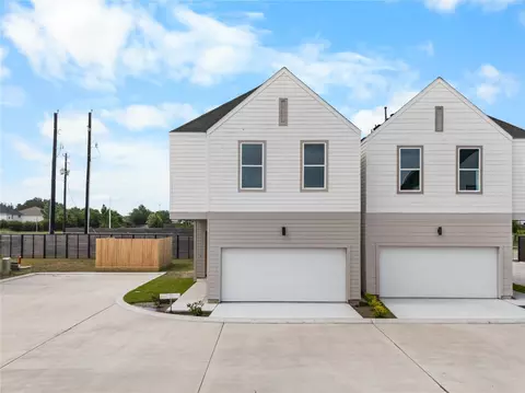 4006 Buffalo Moon Dr, Houston, TX 77045