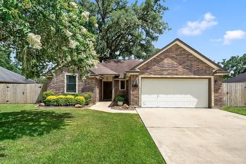 235 Wentworth Dr, West Columbia, TX 77486