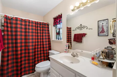 Bath - 98 Heather Ln, Trinity, TX 75862 photo 3 of 4