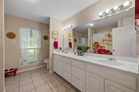 Bath - 98 Heather Ln, Trinity, TX 75862 photo 1 of 4