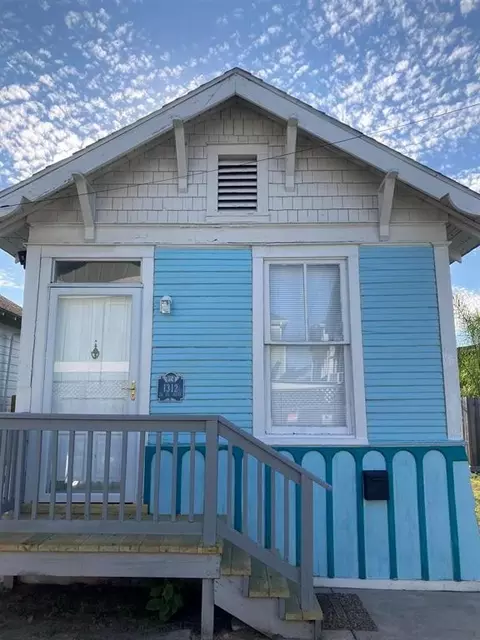 1312 26th St, Galveston, TX 77550