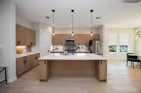 2507 N Macgregor Way, Houston, TX 77004