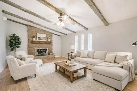 410 Riverside Dr, Alvin, TX 77511