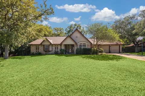 1509 Windsor Dr, Friendswood, TX 77546