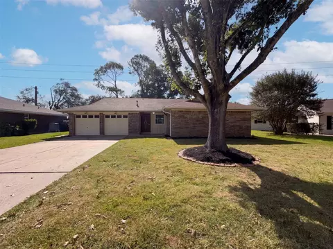 609 Heather Ln, Friendswood, TX 77546