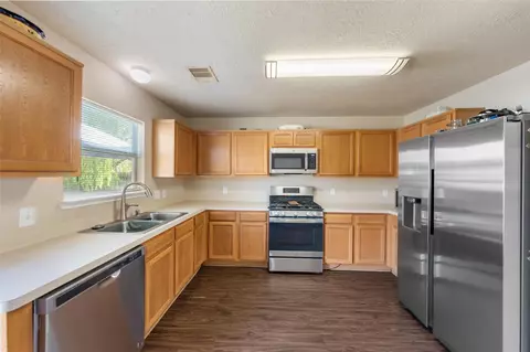 Kitchen - 2914 Rustling Chestnut St, Spring, TX 77389 photo 2 of 4
