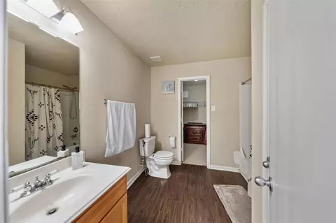 Bath - 2914 Rustling Chestnut St, Spring, TX 77389 photo 1 of 2