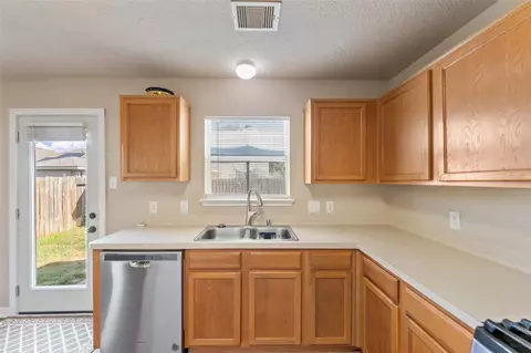 Kitchen - 2914 Rustling Chestnut St, Spring, TX 77389 photo 4 of 4