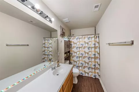 Bath - 2914 Rustling Chestnut St, Spring, TX 77389 photo 2 of 2