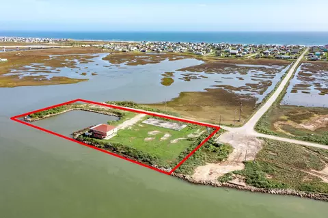 606 Canal Dr, Surfside Beach, TX 77541