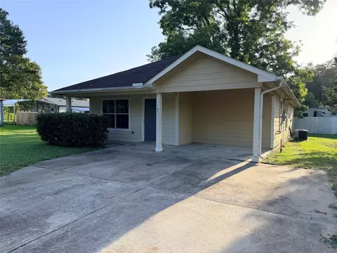 Exterior - 424 Baker Cir, Ames, TX 77575 photo 2 of 4