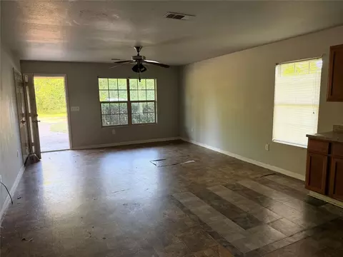 Living - 424 Baker Cir, Ames, TX 77575 photo 2 of 3