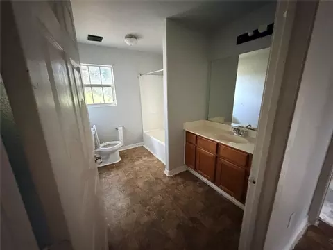 Bath - 424 Baker Cir, Ames, TX 77575 photo 2 of 10