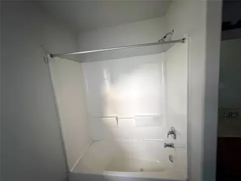 Bath - 424 Baker Cir, Ames, TX 77575 photo 3 of 10