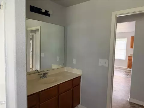 Bath - 424 Baker Cir, Ames, TX 77575 photo 4 of 10