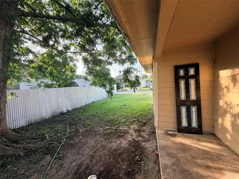 Exterior - 424 Baker Cir, Ames, TX 77575 photo 3 of 4